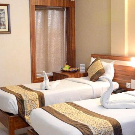 Hotel Eden Roc Bhubaneswar Zewnętrze zdjęcie
