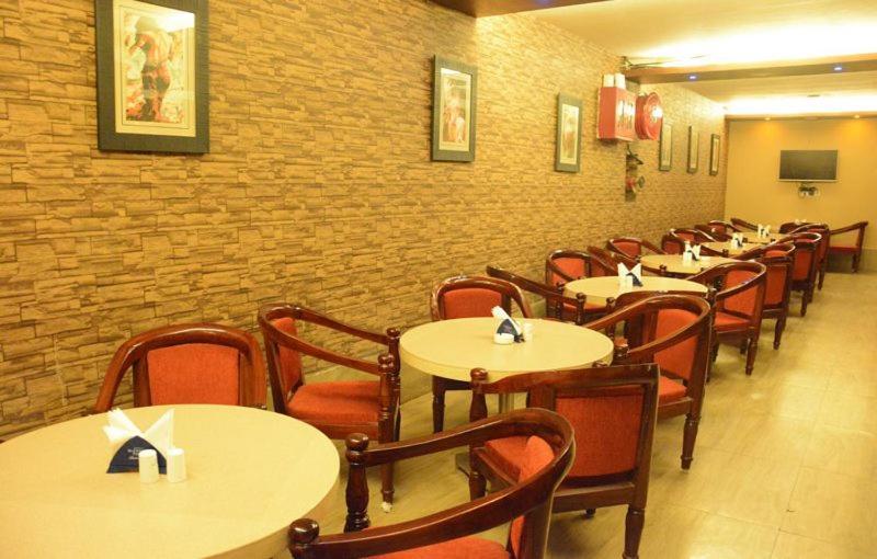 Hotel Eden Roc Bhubaneswar Zewnętrze zdjęcie